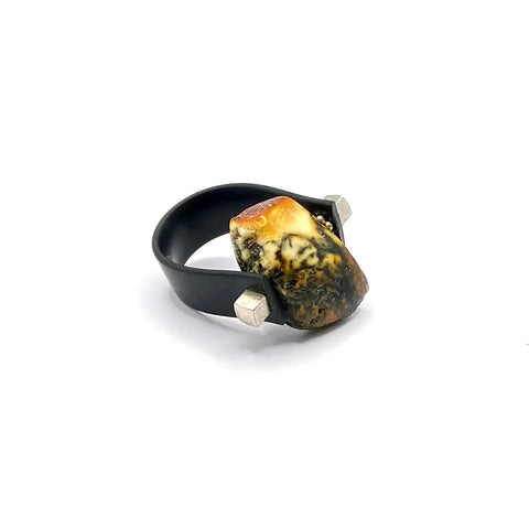 Anello con Ambra Baltica