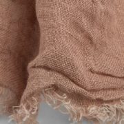 Sciarpa color ruggine in lino lettone - Dettaglio